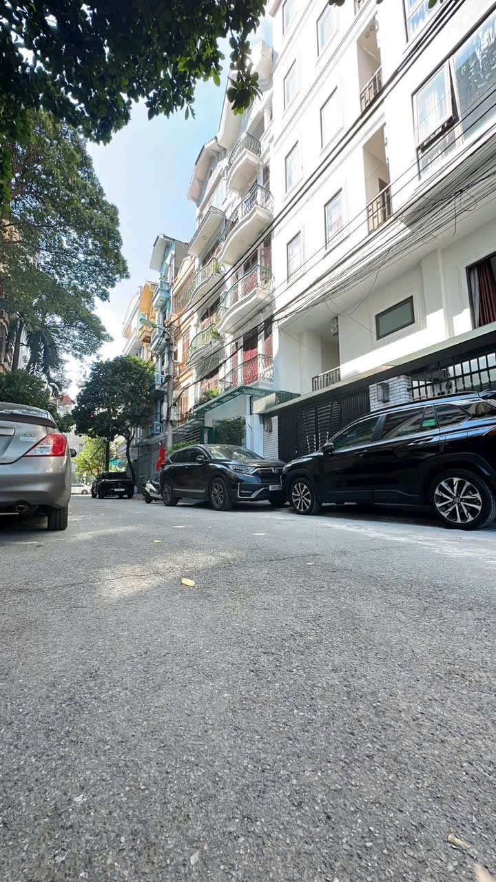 Phân Lô Ô Tô Quận Cầu Giấy 90m2 5tầng Mặt Mặt tiền 8.5m2