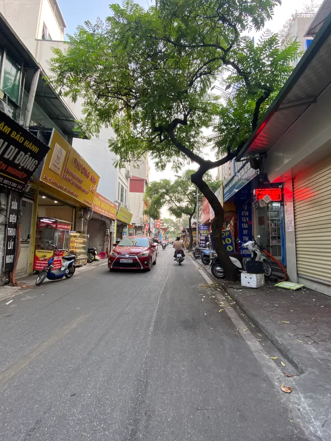 BÁN NHÀ MẶT PHỐ VỈA HÈ - BUÔN BÁN SẦM UẤT - THÔNG 2 TUYẾN PHỐ LỚN CẦU GIẤY, NGUYỄN KHÁNH TOÀN. CHỦ XÁC ĐỊNH BÁN ĐẤT TẶNG NHÀ 4 TẦNG KHUNG CỘT DIỆN TÍCH