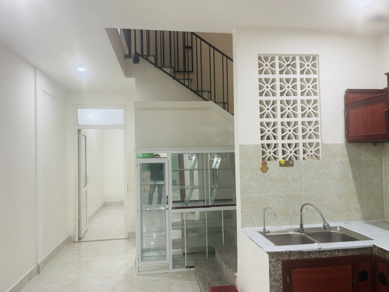 ♣ Sau Mặt Tiền Nguyễn Phước Nguyên, 73m2, 2 tầng sạch đẹp, 3PN, Sân Rộng, 3.65 tỷ