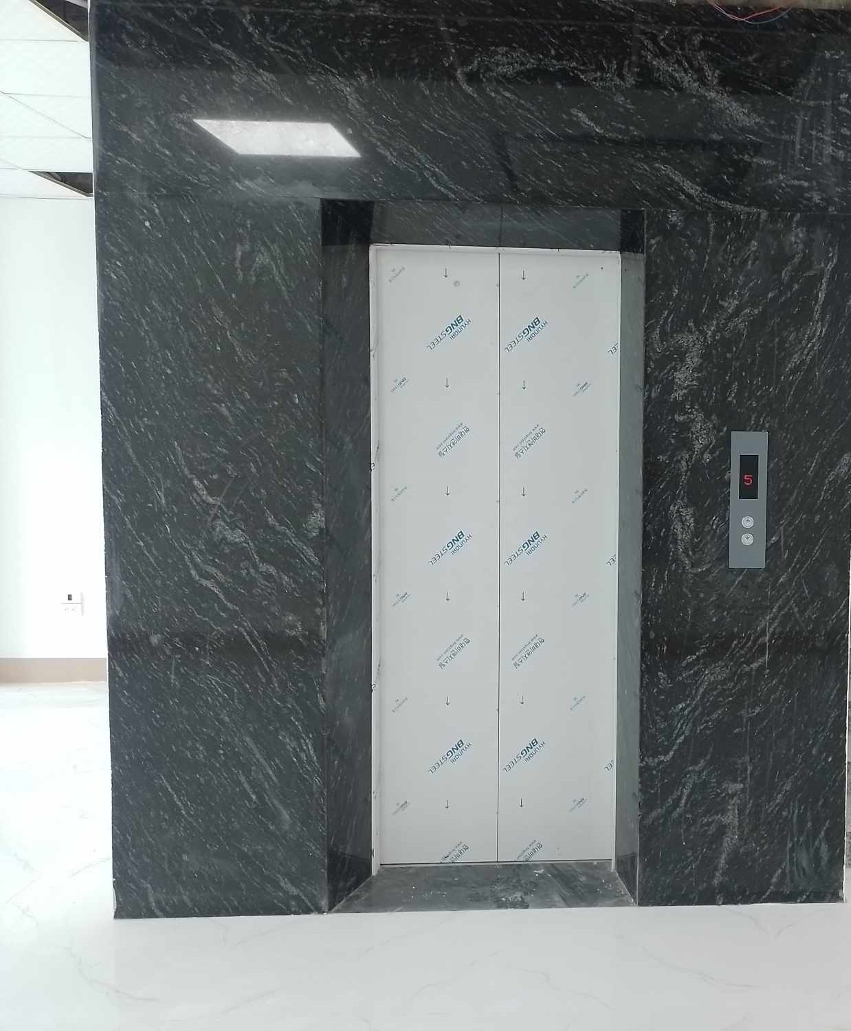 Chính chủ tôi cho thuê nhà hai cửa đi, Duy Tân, 100m2x 4T vỉa hè 33 Tr