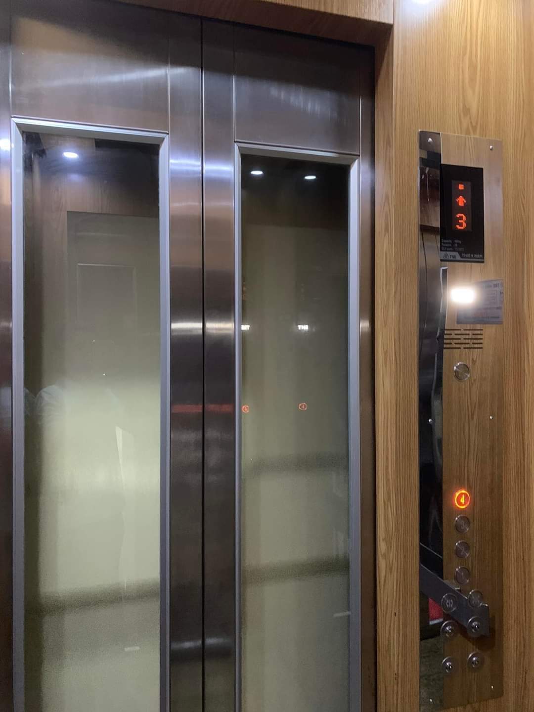 Cho thuê nhà, Thang máy, PCCC, Vỉa hè, 139m2- 6T, P. Chùa Láng_87 Tr