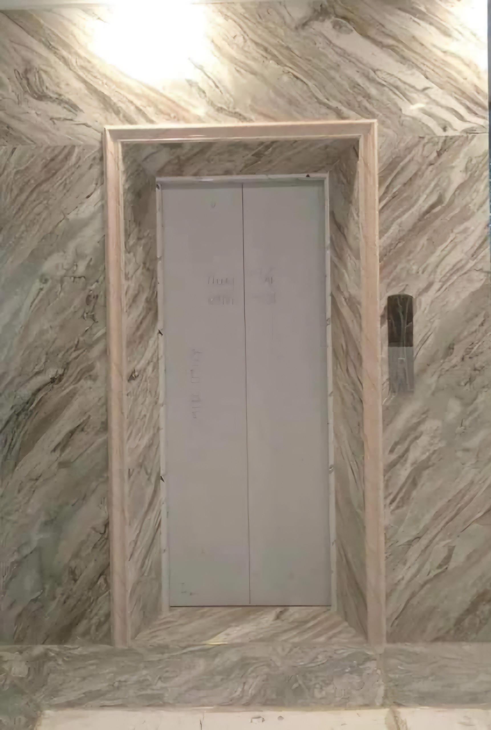 Tôi cần cho thuê nhà mới, hai đường đi, Thái Hà; vỉa hè 97m2* 5T- 29 Tr