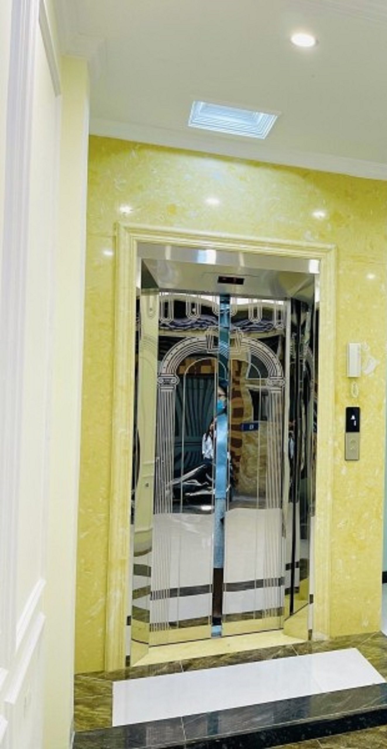 Cho thuê Nhà mới , thang máy,vỉa hè, 120m2- 4T, Hoàng Quốc Việt_45 Tr