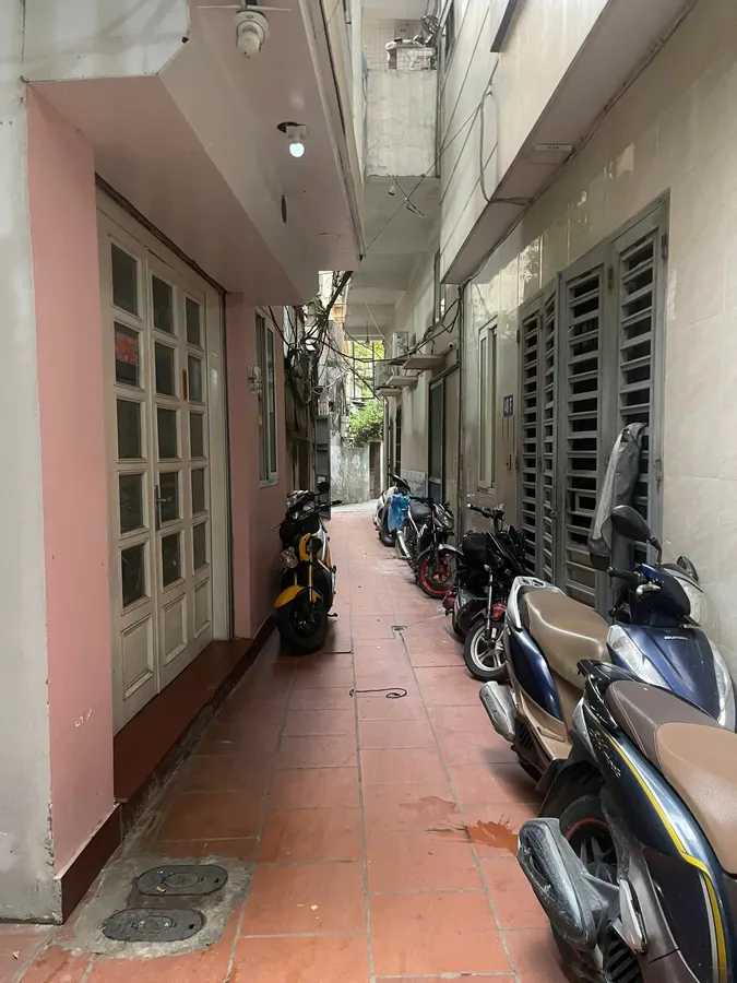 [175] BÁN ĐẤT TẶNG NHÀ VỊ TRÍ ĐẸP NGAY HỒ ĐIỀU HÒA HOÀNG CẦU, DT 67M2, MT 6.7 M. GIÁ CHỈ 16.5 TỶ