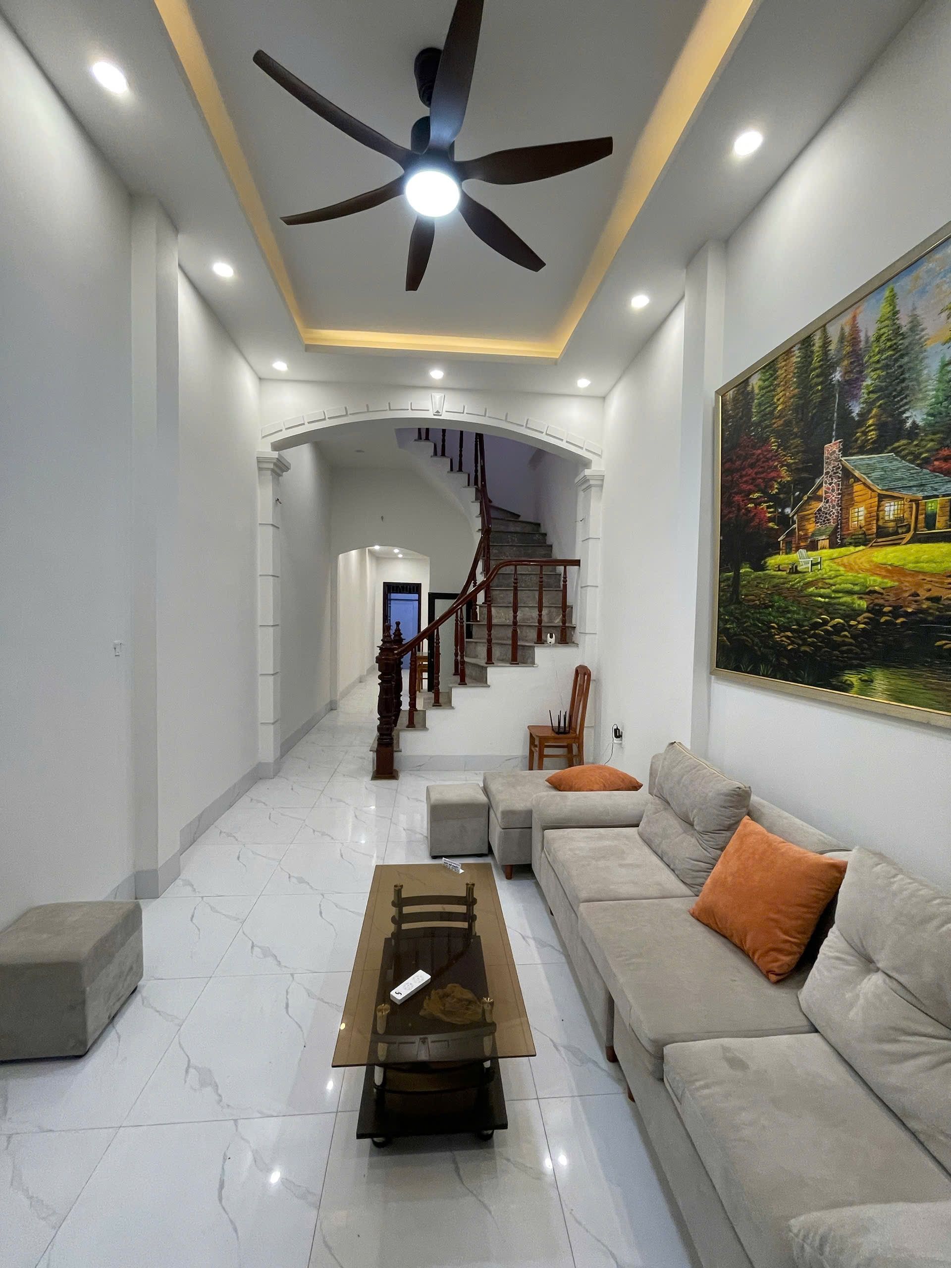 Ngọc Thụy – Nhà 4 Tầng, 68m² - Gần Học viện Hậu Cần, thuận tiện cho gia đình cán bộ, sinh viên, hoặc đầu tư. Gần bãi gửi xe ô tô.