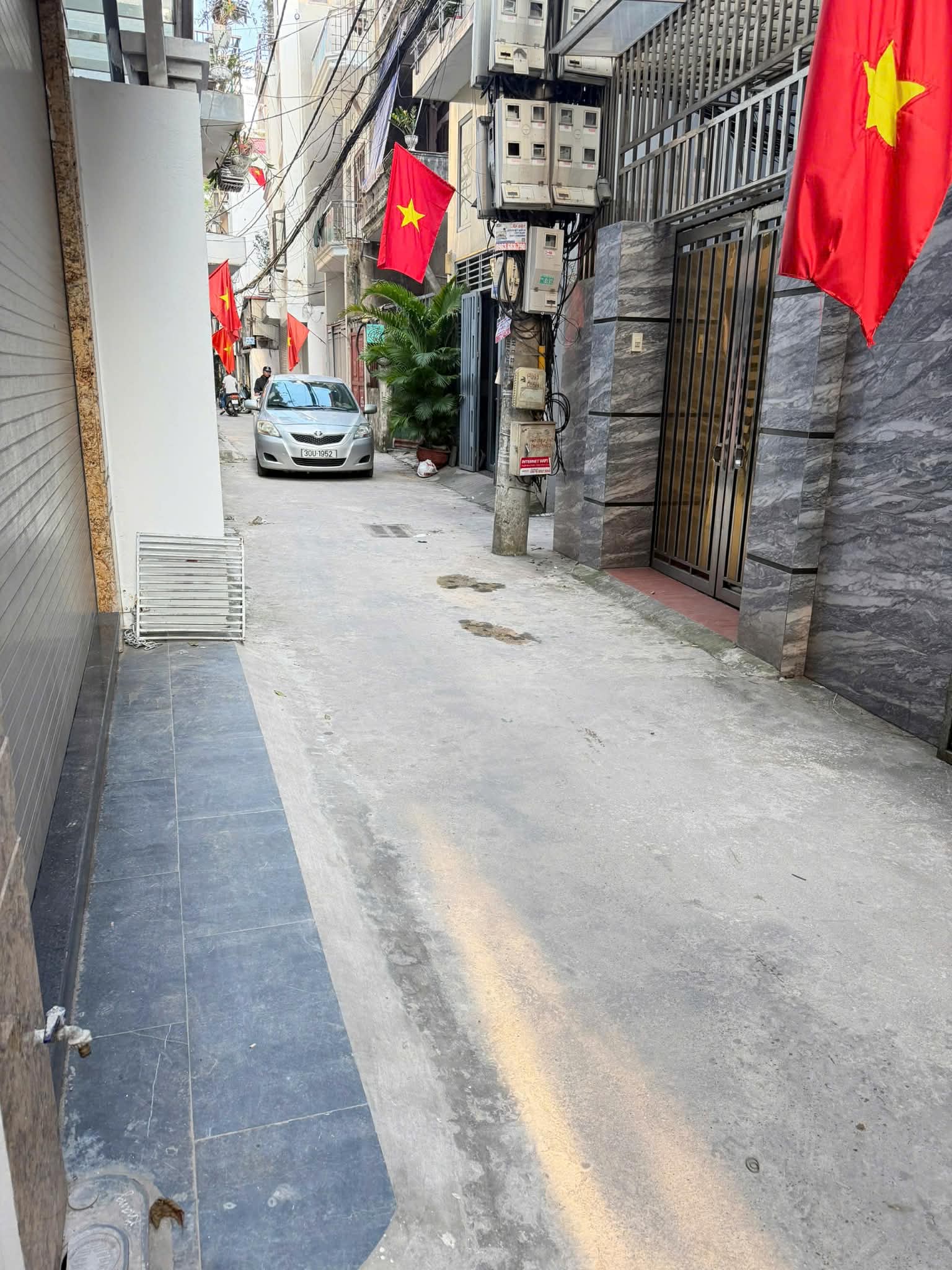 bán nhà lô góc Hồng Tiến, gần bệnh viện Tâm Anh, 7 tầng thang máy, ngõ thông, ôtô vào nhà