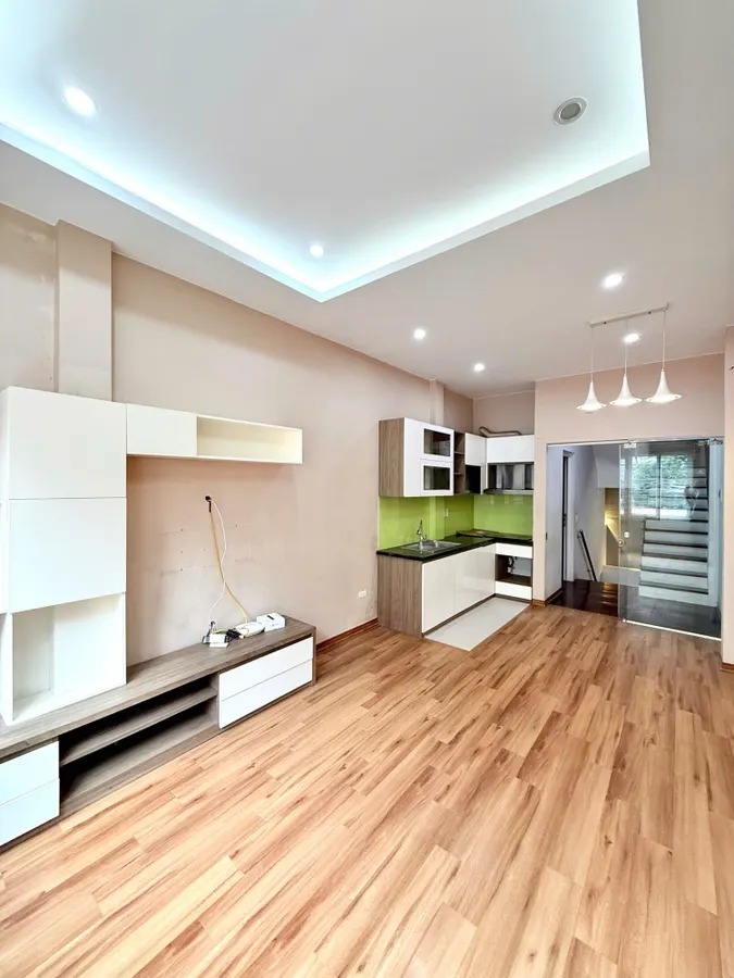 BÁN NHÀ MẶT PHỐ HOA BẰNG – CẦU GIẤY – 38M² – 5 TẦNG – MẶT TIỀN 3.4M – GIÁ CHỈ 15.2 TỶ