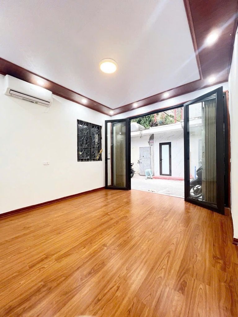 Bán Nhà Tập Thể Ngọc Lâm, Long Biên 1T, 42m2 giá 3,65 tỷ (ô tô nhỏ đỗ cửa)