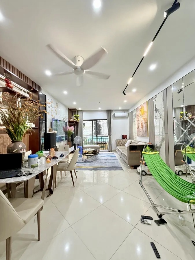 Bán Nhà Đẹp 50m2 Nguyễn Khánh Toàn - Cầu Giấy, 4PN, 6 Tầng Chắc Chắn, Ngõ Nông, Sát Ô tô Tránh, Sổ Đỏ