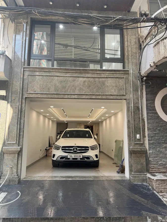 Bán Nhà Phân Lô Hoàng Quốc Việt - Cầu Giấy, 8T Thang Máy, 4PN, Full Đồ, Sổ Đỏ, Ở Luôn