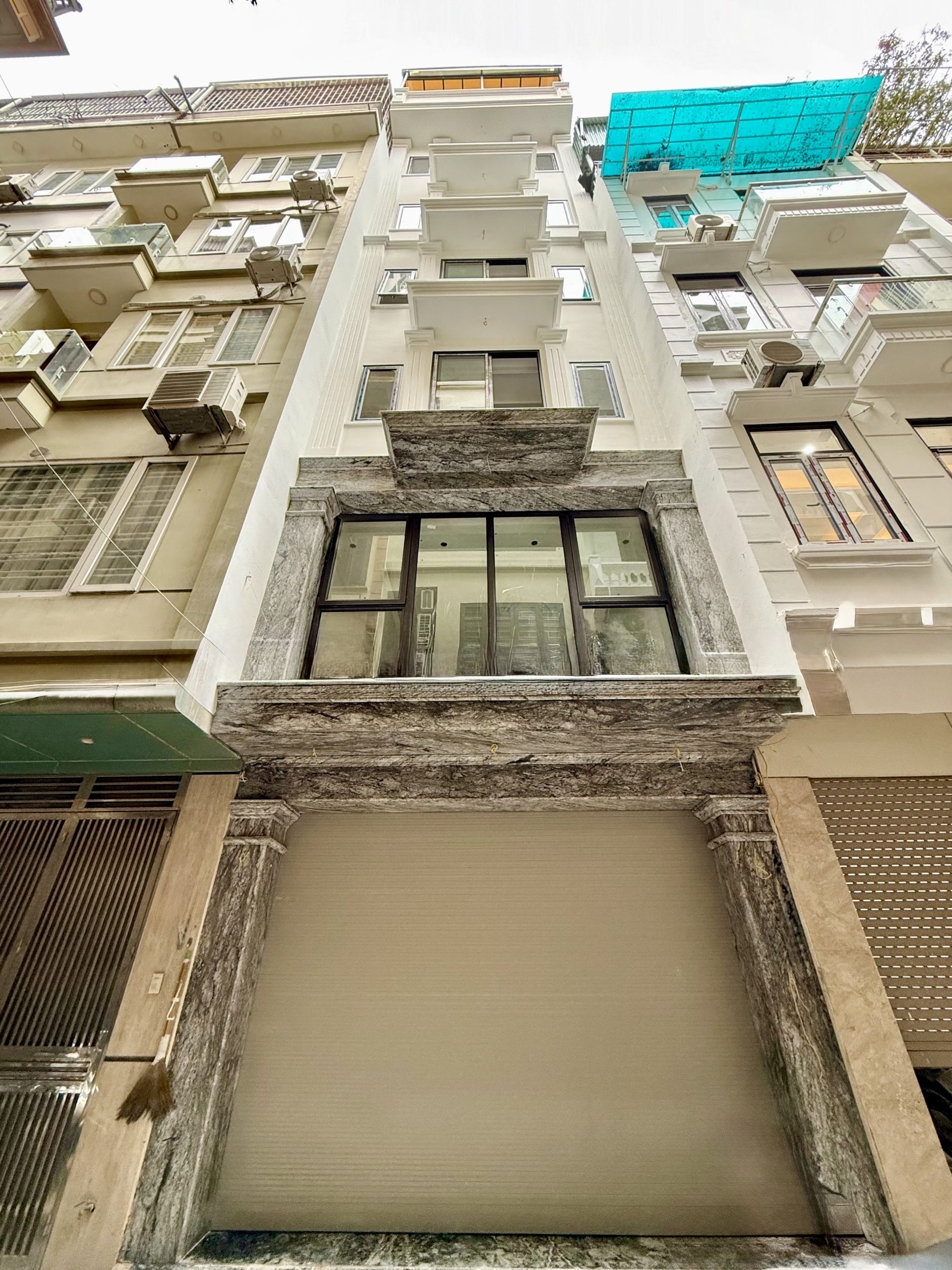 Bán Nhà Phân Lô Hoàng Quốc Việt - Cầu Giấy, 45m x 7T Thang Máy, Gara Ô tô, Dân Trí Cao, Giá 26,5 Tỷ