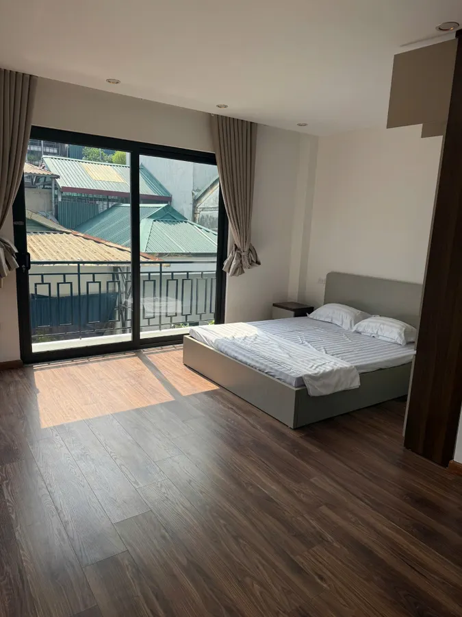 Bán nhà lô góc Hoàng Văn Thái – 41m² – 6 tầng thang máy – full đồ – sổ đỏ cầm tay