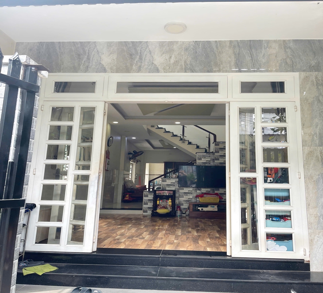 Bán Nhà Lã Xuân Oai, 56m2 x 2 Tầng 3 PN, HXH, Chỉ 4 tỷ 5