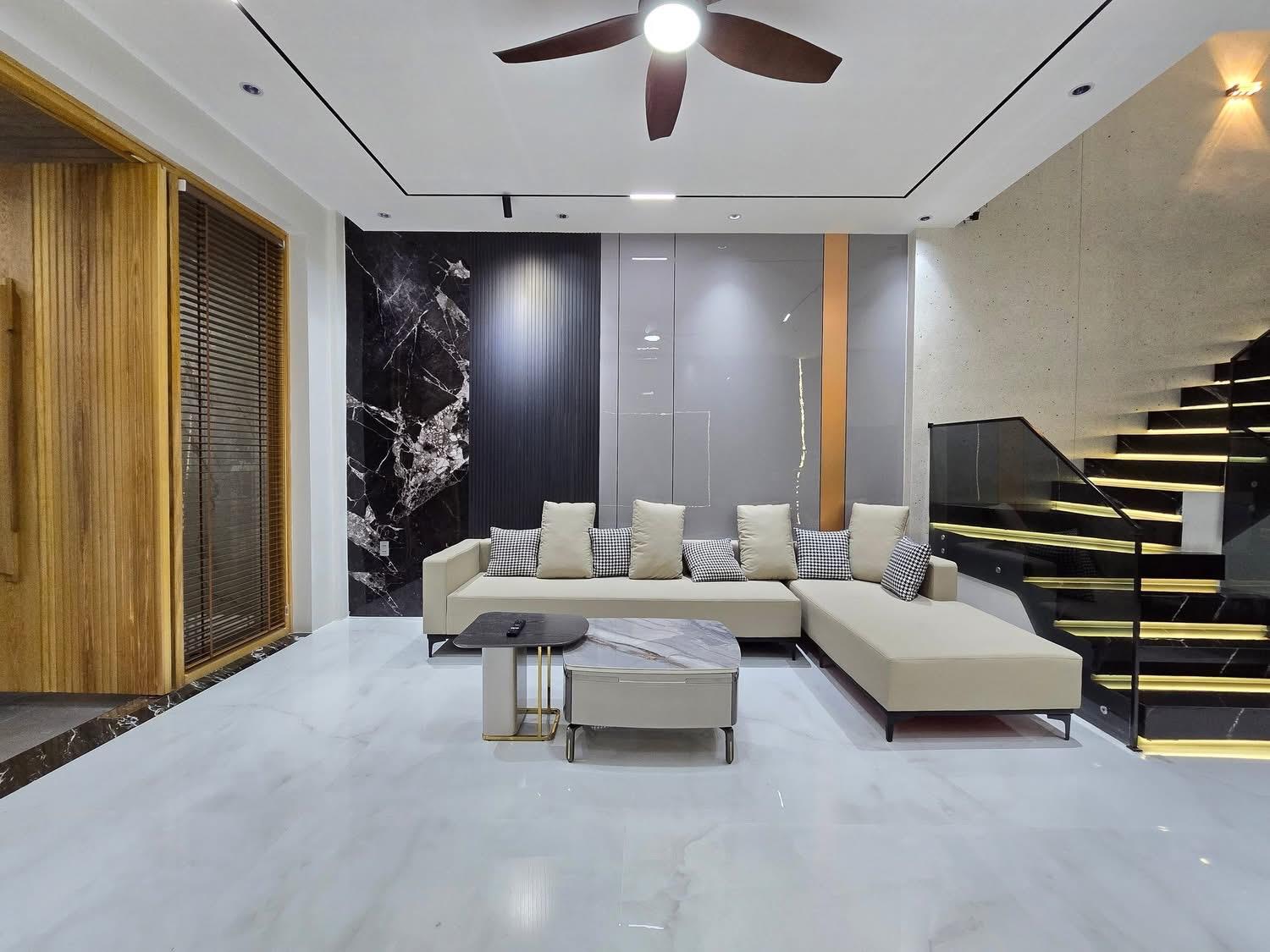 **Bán nhà mặt tiền Nguyễn Trọng Lội, phường 4 Tân Bình (4,5x26), 3 lầu