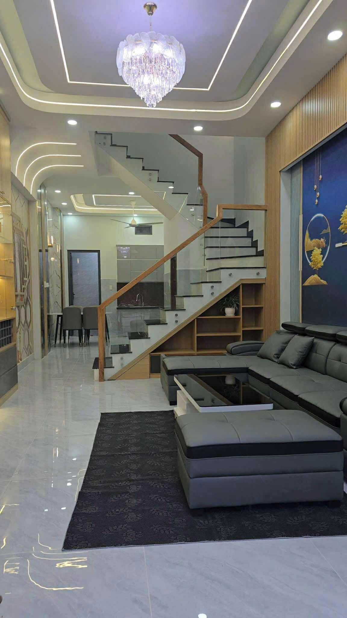 Bán nhà mặt tiền Ni Sư Huỳnh Liên, phường 10 Tân Bình; 4x17m - 4 tầng