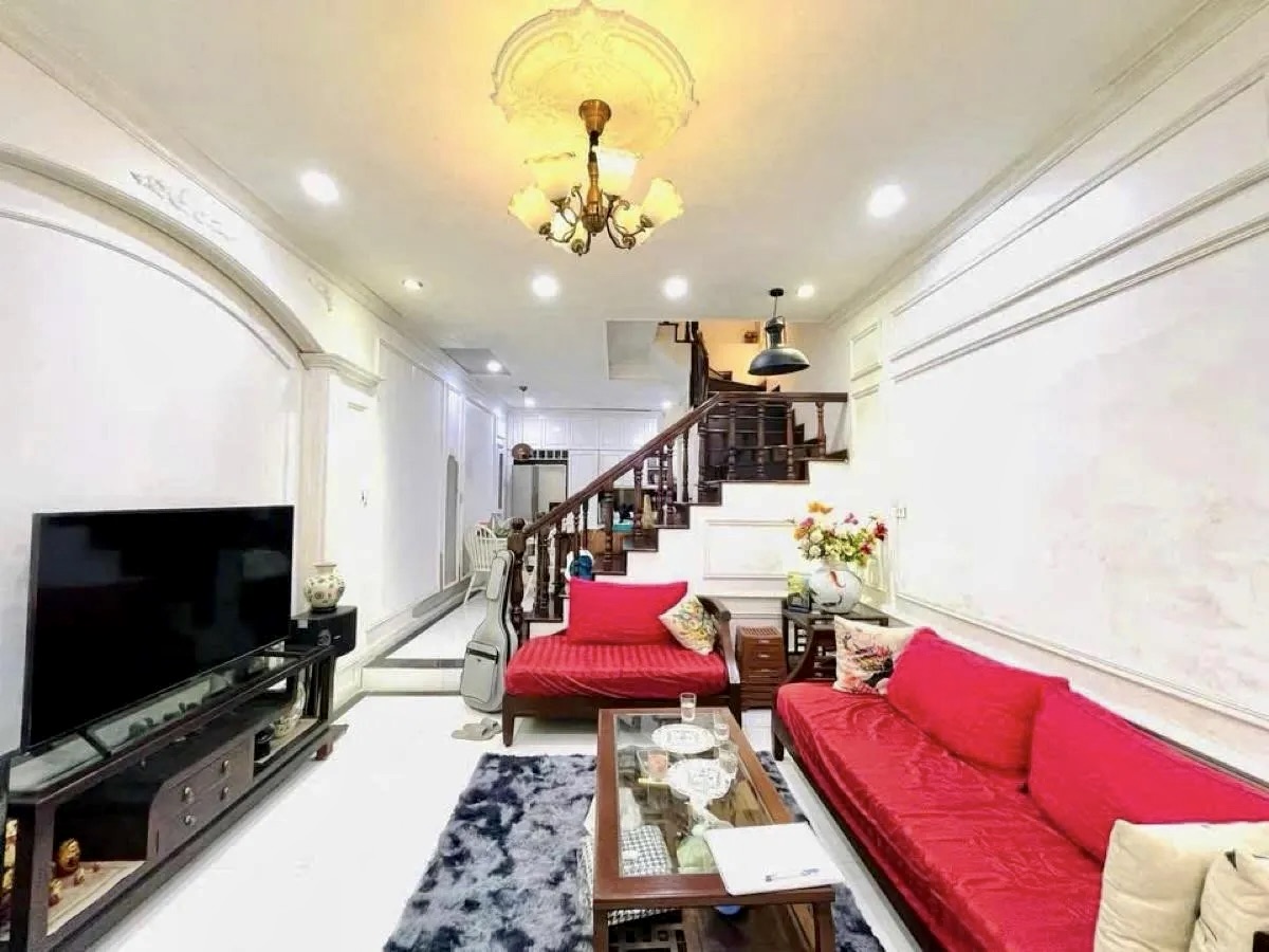 Bán nhà ở Thái Hà Đống Đa 60m², 4 tầng, sân rộng, ô tô đỗ cửa, sổ đỏ