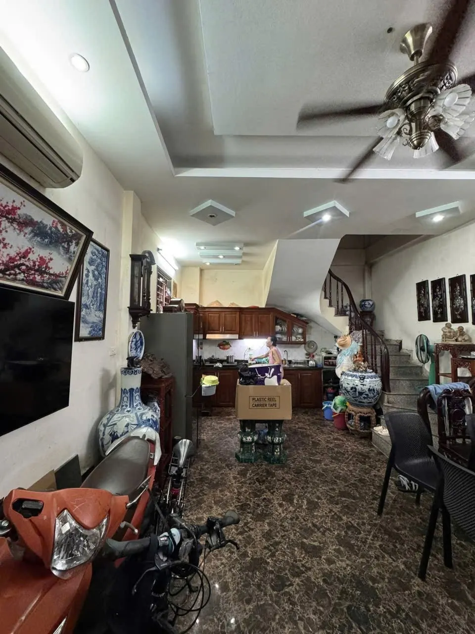 Bán Nhà Lệnh Cư 30/33m2. 5 tầng. mặt tiền 4.6m. giá 9.7 tỷ Hà Nội