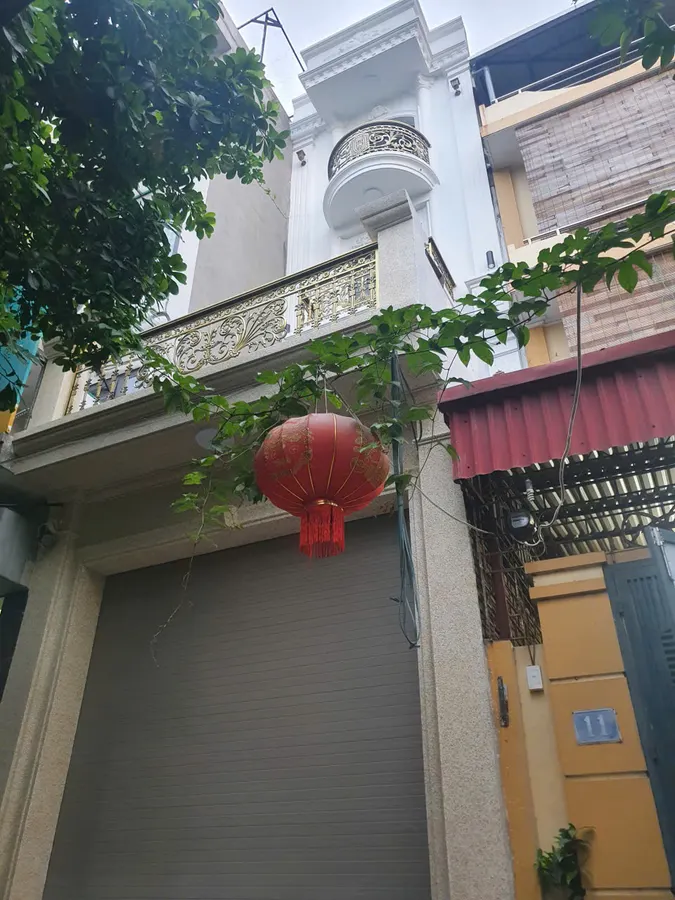 BÁN NHÀ MƯỚI 4 TẦNG THANG MÁY- Ô TÔ VÀO NHÀ - KINH DOANH Ngô Gia Tự 69 m2 X 16.5 tỷ Long Biên Hà Nội.