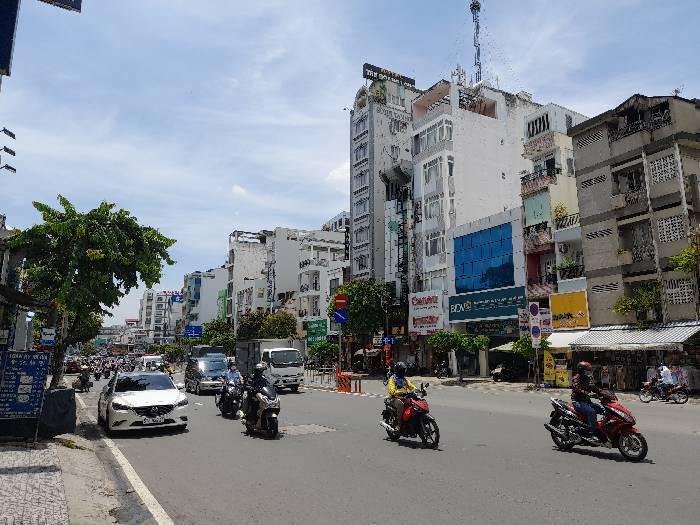 NHÀ HXH 7 CHỖ – NGỦ BÊN TRONG TRUNG TÂM QUẬN 1 NGUYỄN VĂN CỪ