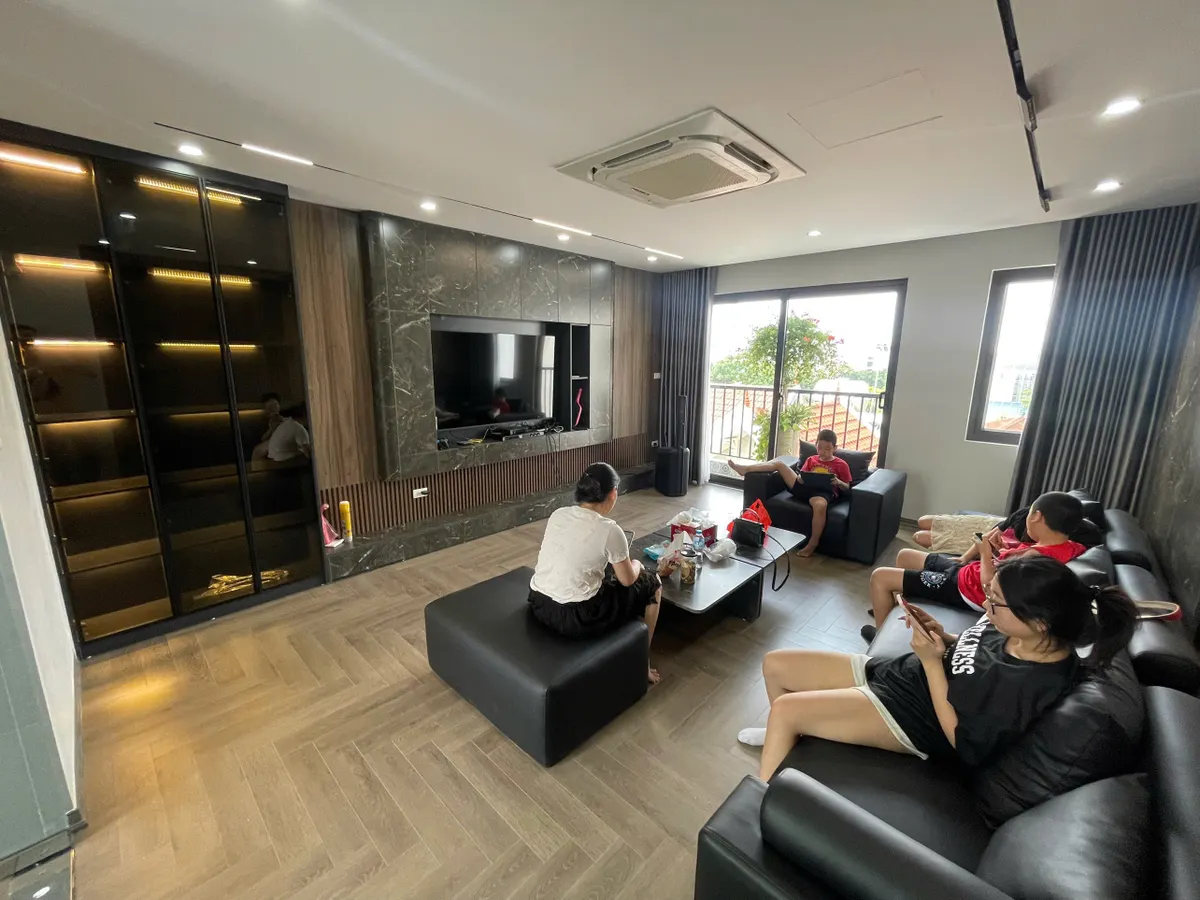 NHÀ ĐẸP DÂN XÂY ĐỘC LẬP Ô TÔ ĐỖ CỬA- VÀO NHÀ Phố Nguyễn Lam 42 m2 8 tầng 14.5 tỷ Long Biên.