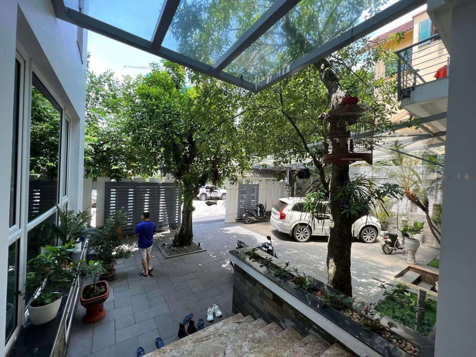 BÁN BIỆT THỰ SIÊU VIP PHỐ CẦU GIẤY, 03 THOÁNG, NỘI THẤT HOÀNG KIM, AN SINH ĐỈNH, 180M2, MT 20M, 45 TỶ.