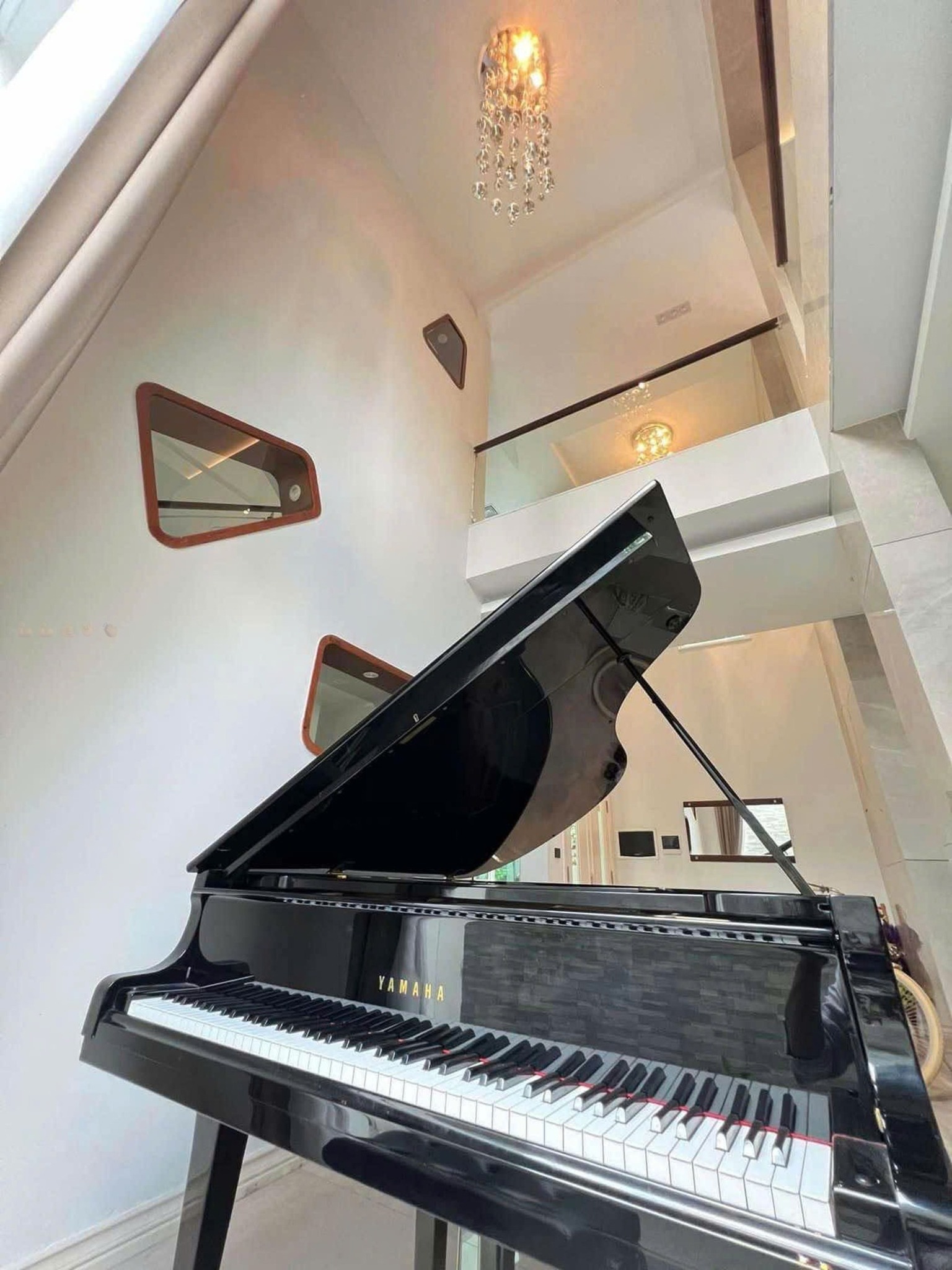 BÁN BIỆT THỰ LÔ GÓC PHỐ CẦU GIẤY, KHU QUAN CHỨC, BẢO VỆ 24/7, NỞ HẬU, 133M2, MT 7.2M, 42.5 TỶ.