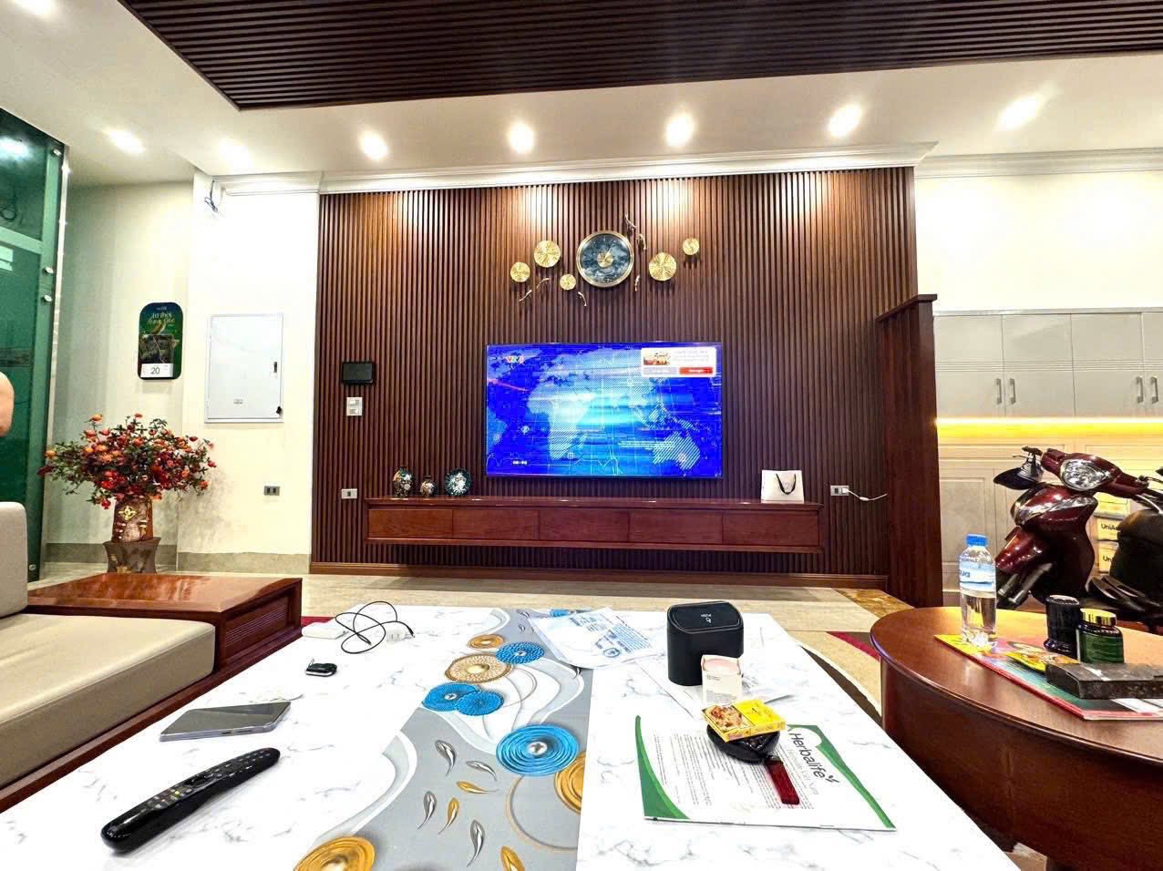 BÁN NHÀ HOÀNG QUỐC VIỆT CẦU GIẤY VIEW HỒ, OTO TRÁNH, 02 THOÁNG, KINH DOANH ĐỈNH, 101M2, MT 5.2M, 31 TỶ.