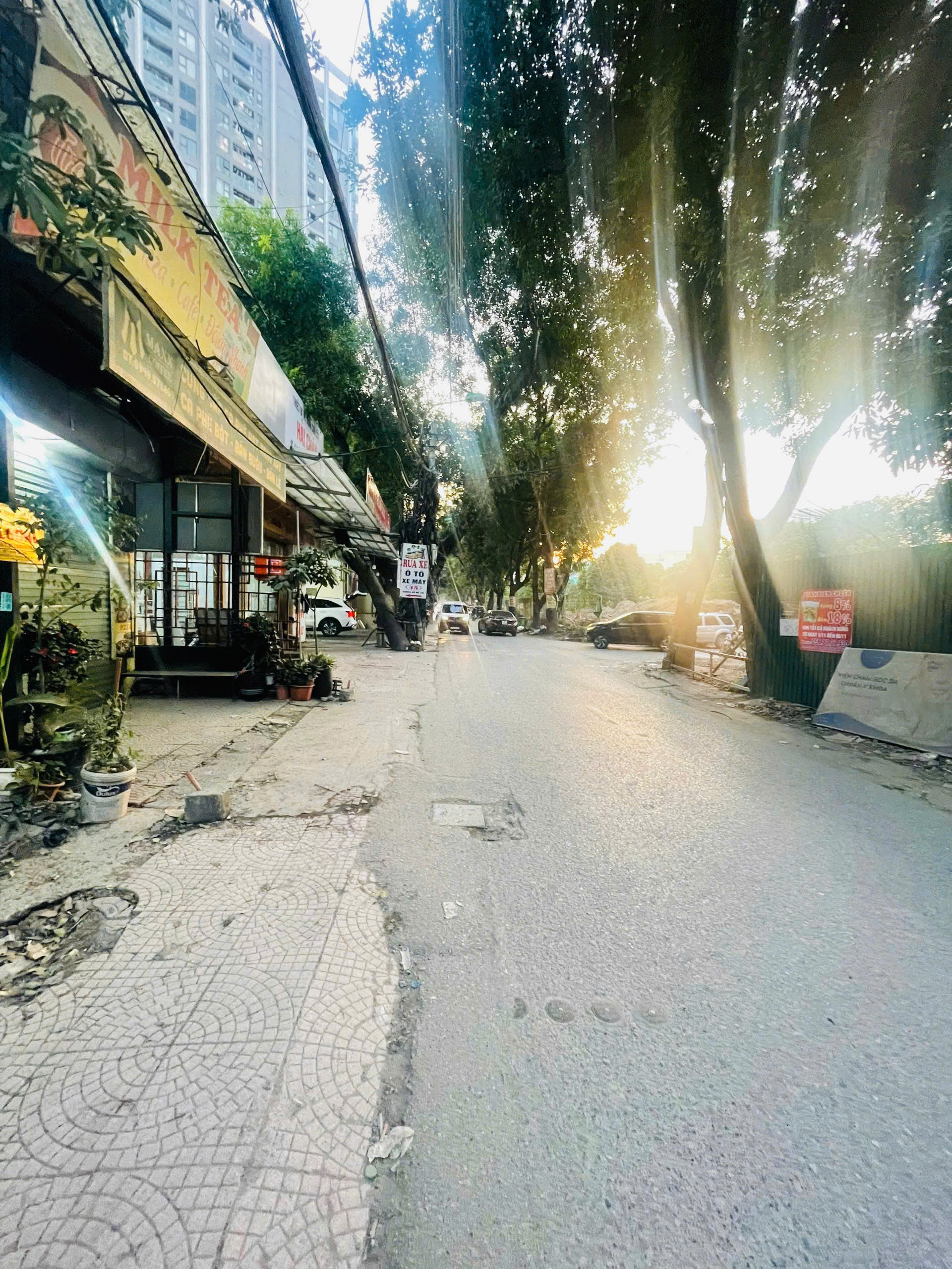 Cho thuê biệt thự nguyên căn – Khuất Duy Tiến,300m² – 4 tầng – mặt tiền rộng, bề thế 80 triệu