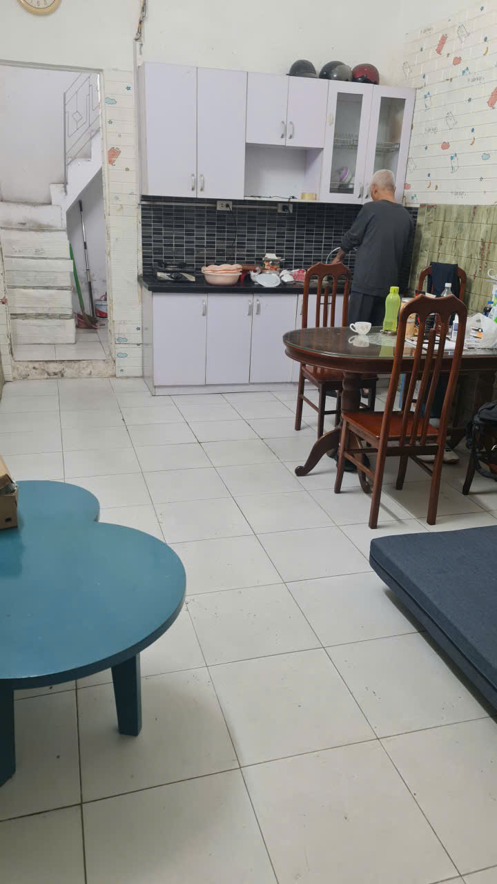 Hiếm, cho thuê nhà Phố Kim Mã 30m ra phố 36m2 x 2 tầng, 2PN, 8 Triệu