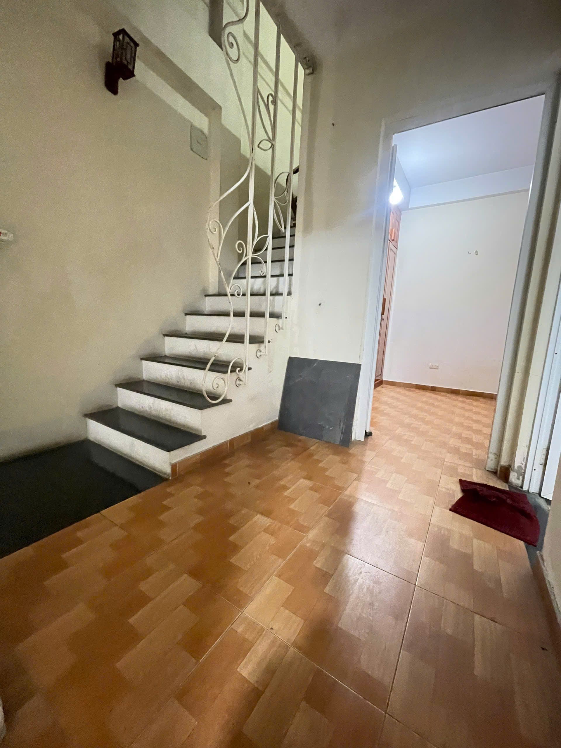 Cho thuê nhà làm căn hộ dịch vụ tại ngõ 42 Thịnh Liệt, 45m² x 4 tầng, 6 ngủ, 10.5 Triệu