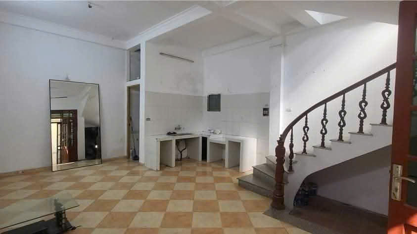 Cho thuê nhà nguyên căn tại ngõ 245 Phố Định Công 40 m² x 2,5 tầng chỉ 7 triệu