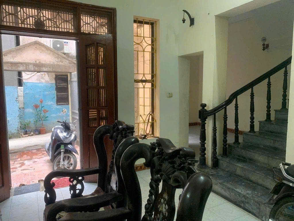 Cho thuê nhà nguyên căn ngõ 299 Hoàng Mai, 100m², sân 40m², xây 60m² x 2,5 tầng 13 triệu