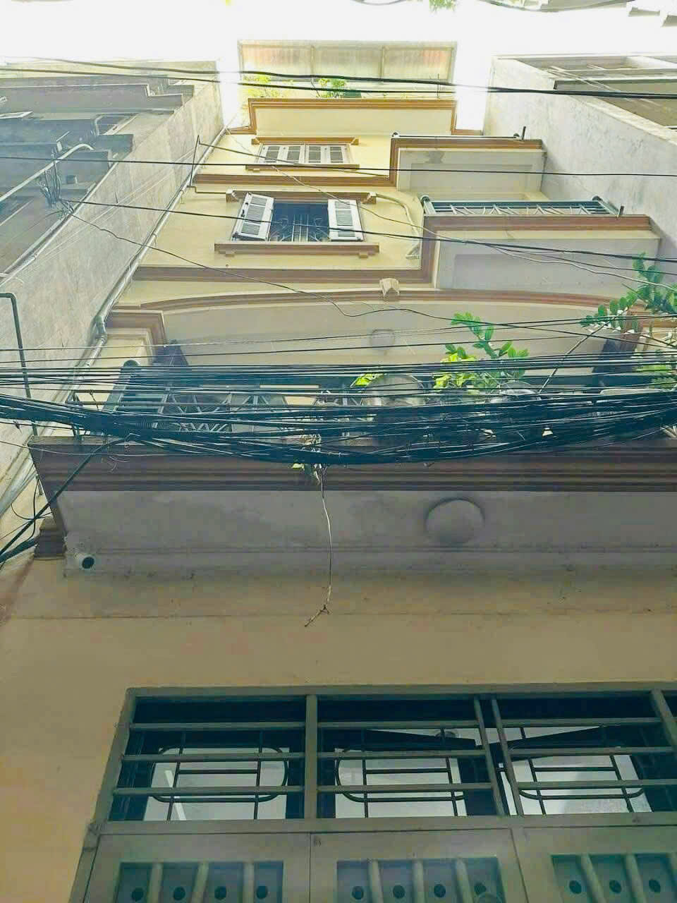 Cho thuê nhà ngõ ô tô Nguyễn Chí Thanh, 65m² x 5 tầng, 5 phòng ngủ, 4 vệ sinh 26 triệu