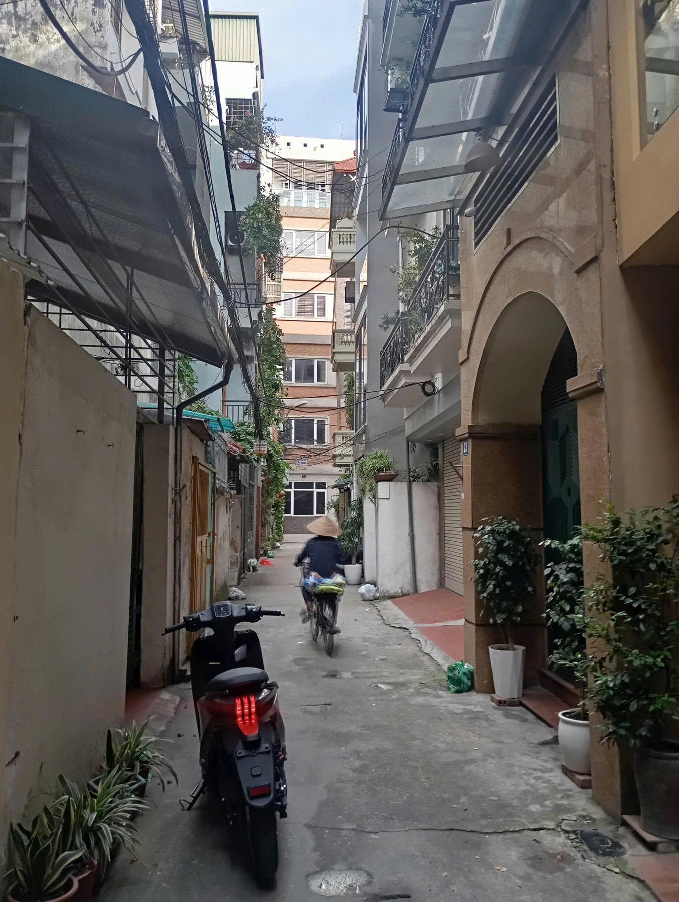 Cho thuê nhà ngõ 523 Minh Khai, 50m² x 5 tầng, 5 phòng ngủ, 4 WC khép kín, 14 triệu