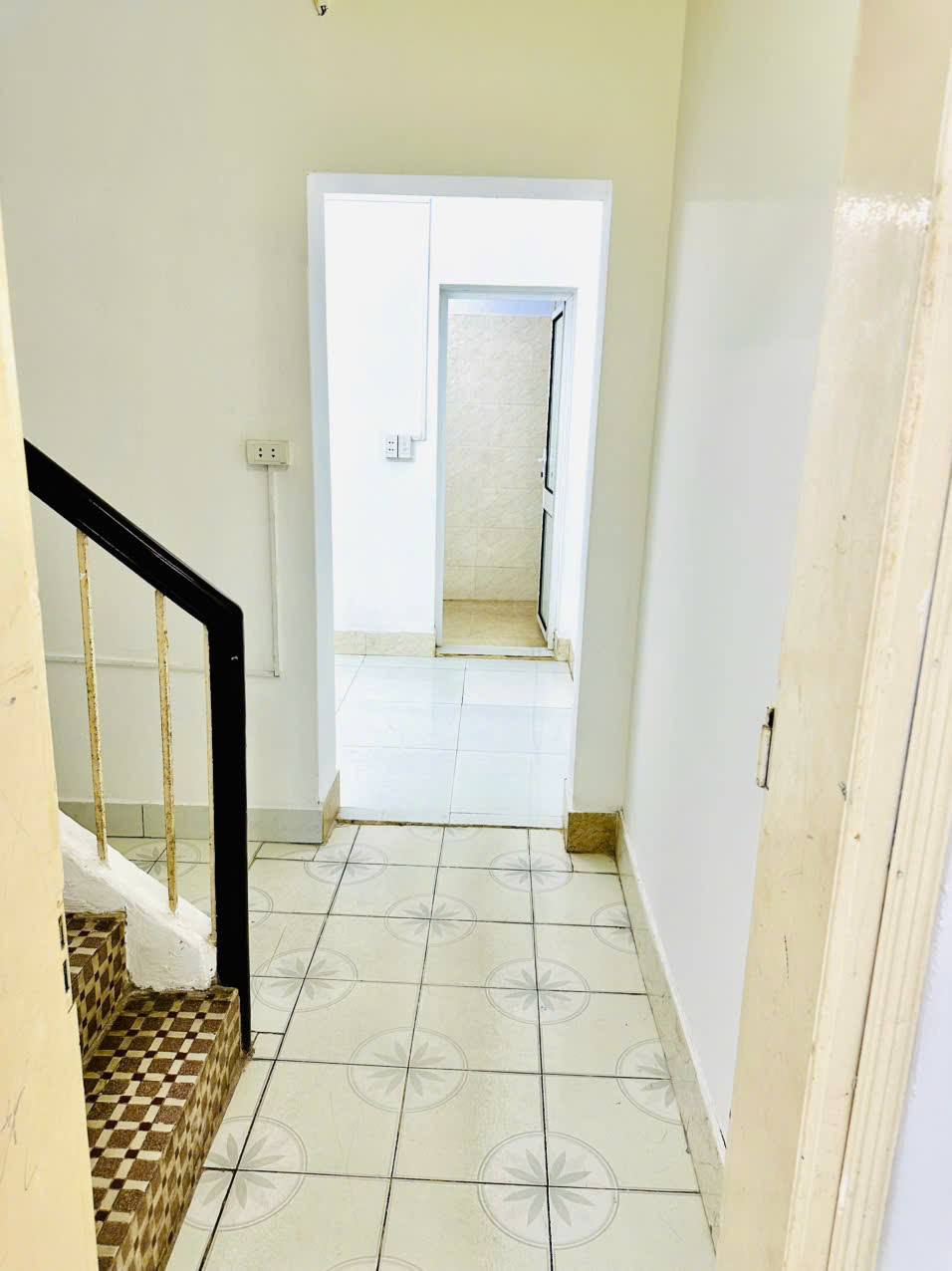 Cho thuê nhà ô tô đỗ cửa Nguyễn Khang 3 tầng x 80m2, 4PN, 14 triệu