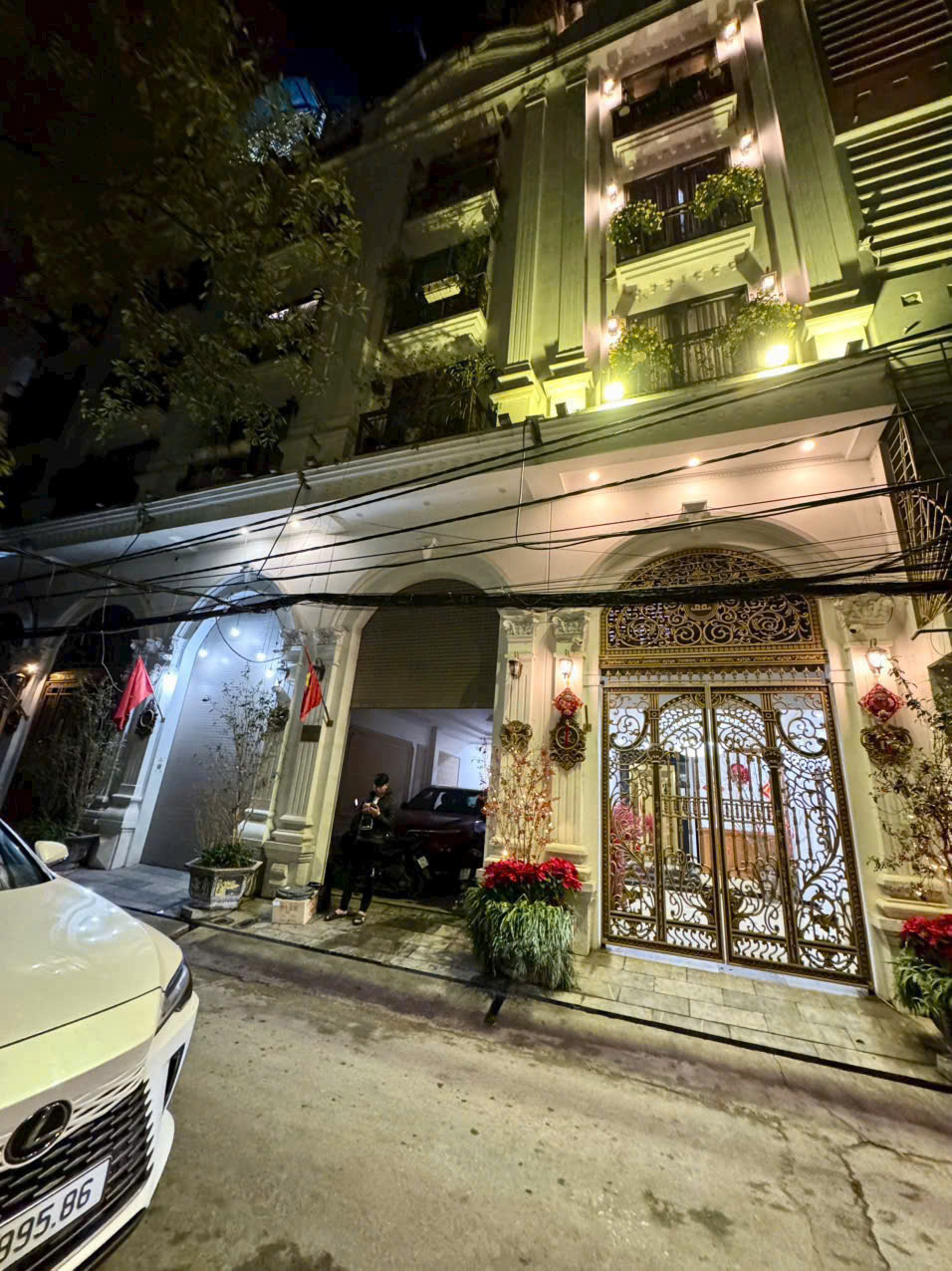 Cho thuê nhà Mặt ngõ ô tô Tân Mai 8 tầng thang máy x 45m2, 30 triệu