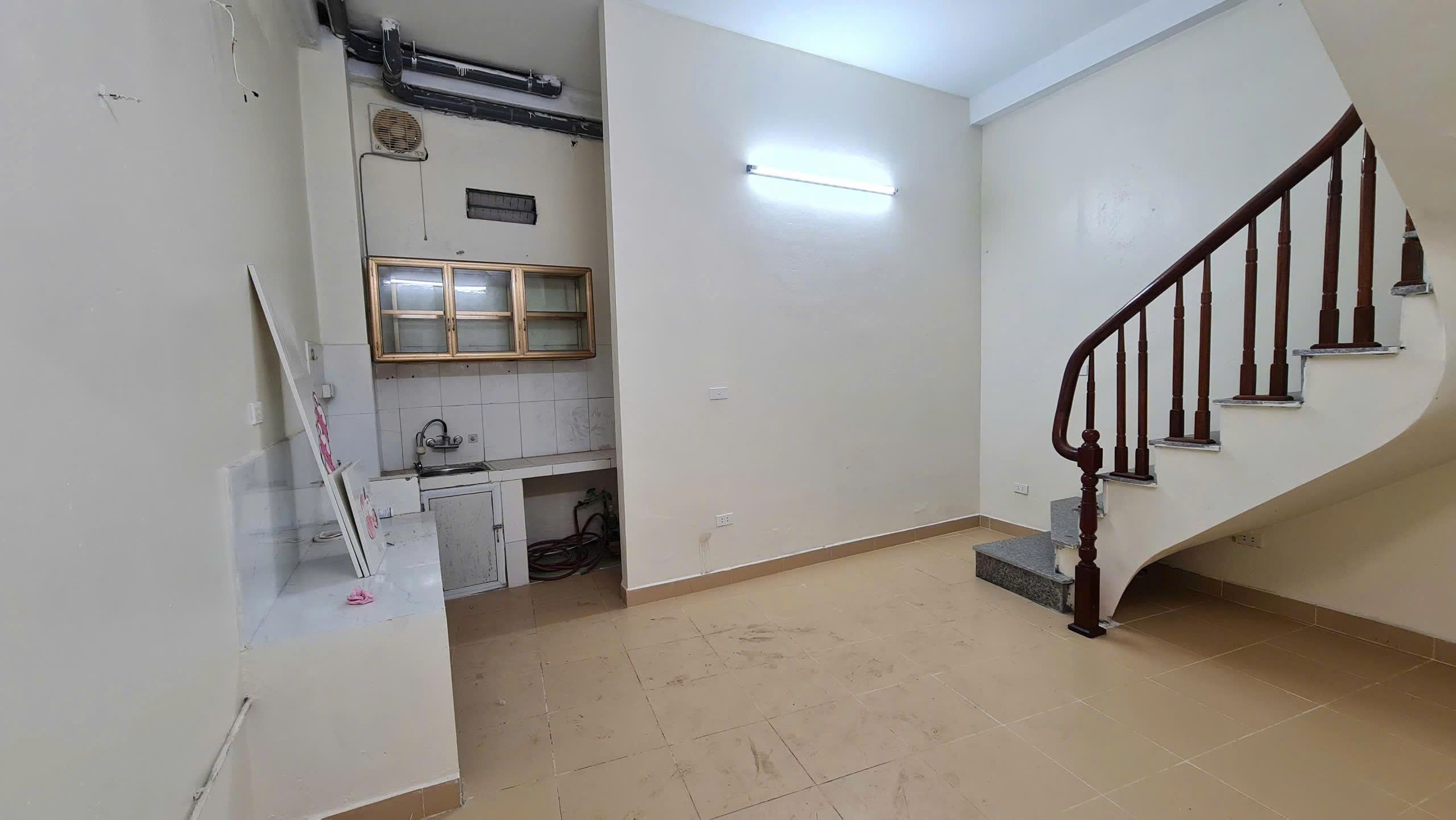 Cần cho thuê nhà Phố Thuý Lĩnh, 55m2 x 2.5 tầng, 3PN, 8 Triệu ở tối đa 10 người