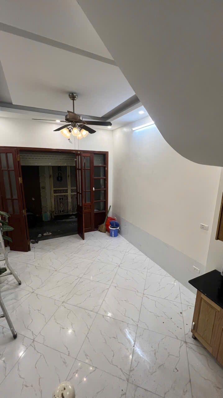 Cho thuê nhà ngõ Văn Cao, 25m² x 4 tầng, gồm 3 phòng ngủ, 2 vệ sinh 9,3 triệu