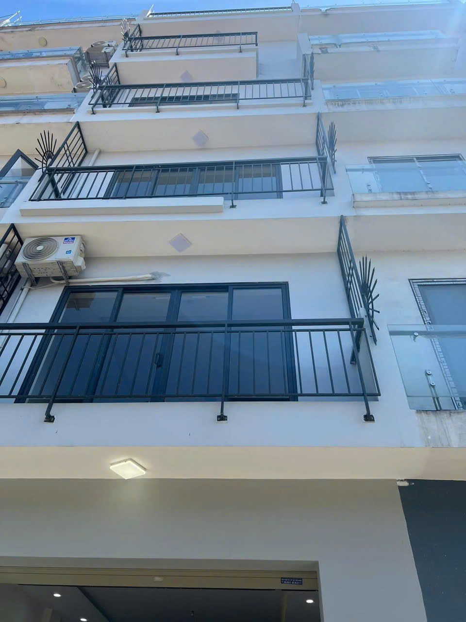 Cho thuê nhà liền kề – Ngõ 122 Vĩnh Tuy,55m² x 5 tầng + 1 tum, làm văn phòng, TT, lớp học