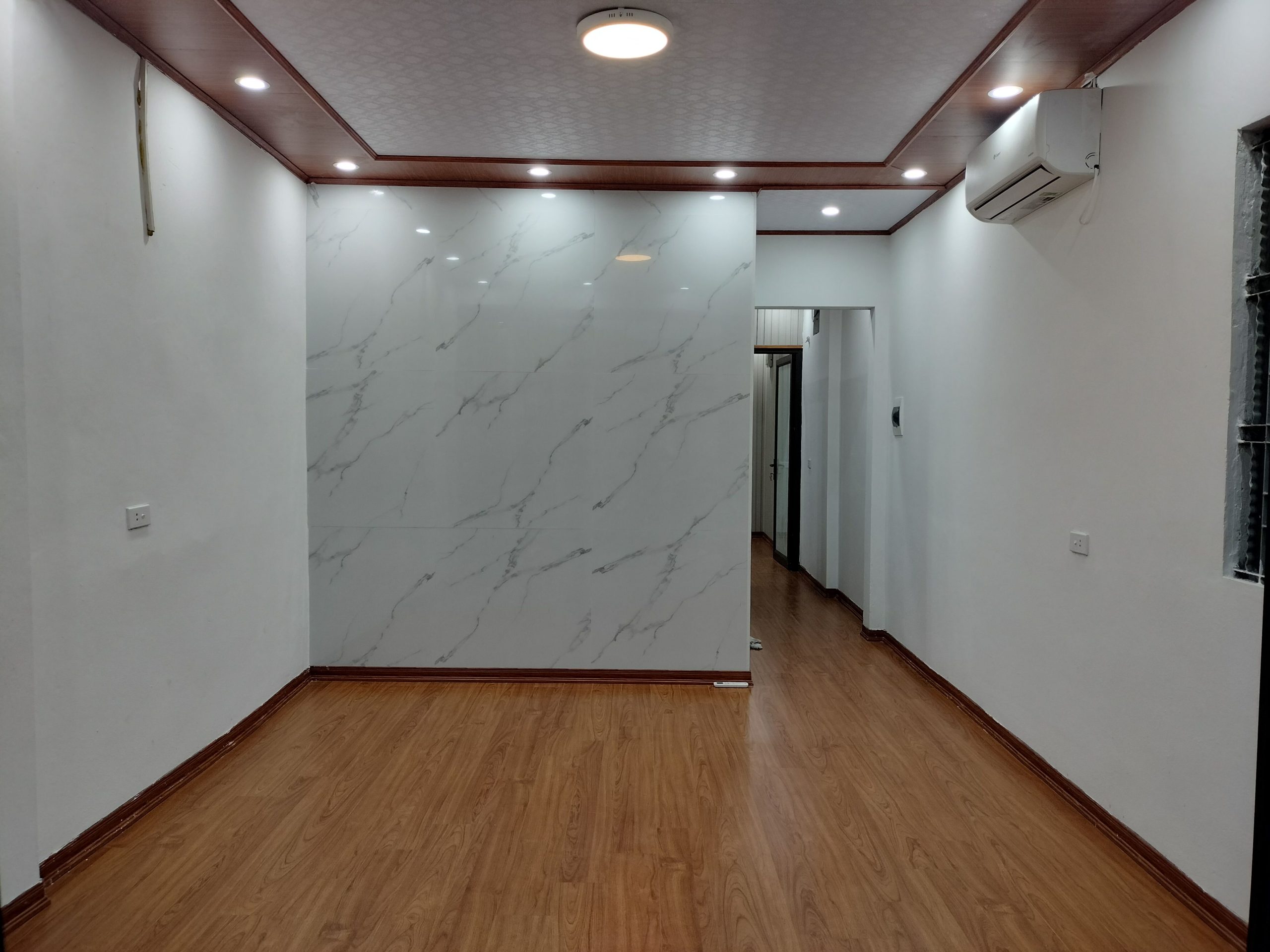 Ngọc Lâm – 42m2 sử dụng – Nhà C4 – Chỉ 3.7 tỷ HIẾM! LÔ GÓC 2 THOÁNG – Ô TÔ ĐỖ CỬA – GẦN PHỐ NGỌC LÂM – SỔ ĐỎ CHÍNH CHỦ