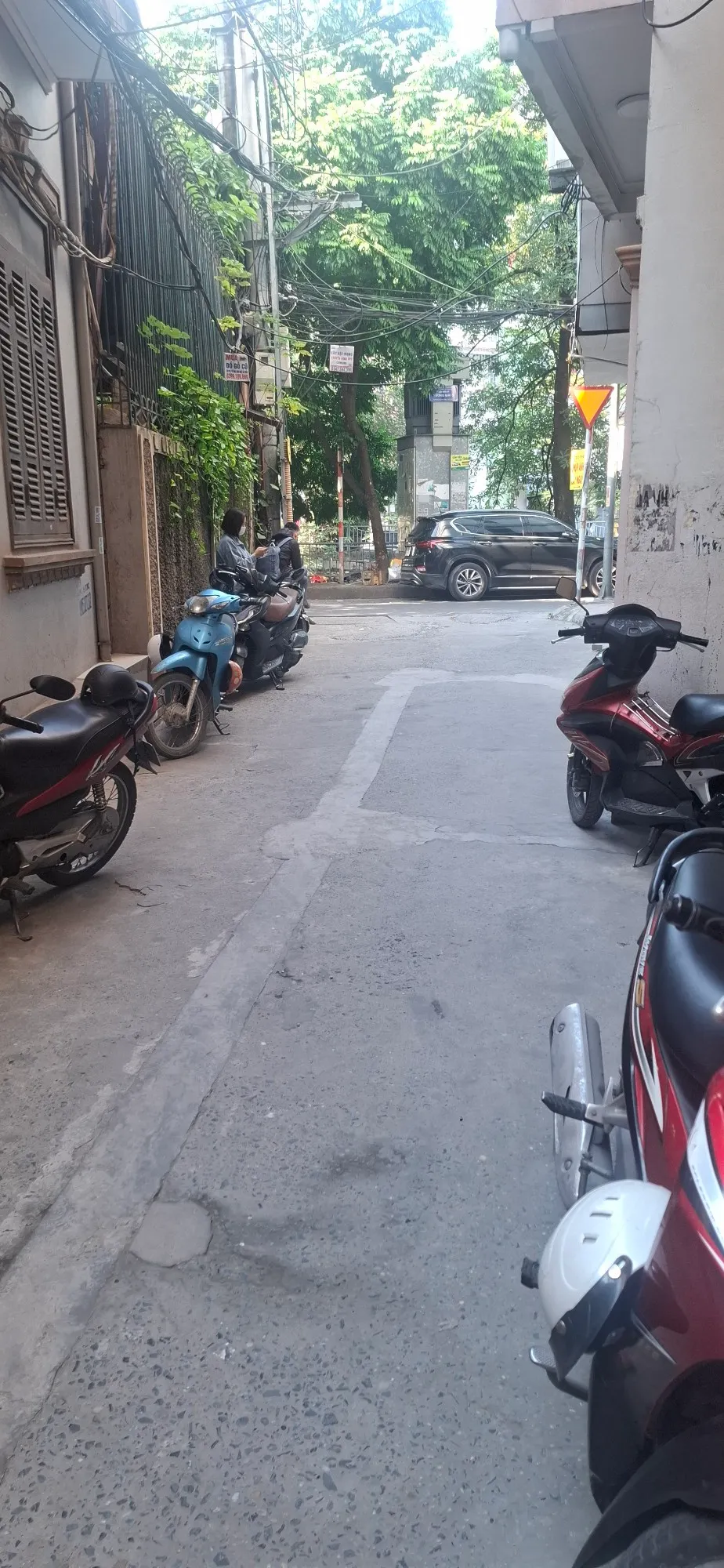 Bán Nhà Giải Phóng 46m2. 3 tầng, mặt tiền 3.9m. giá 15.2 Tỷ Hoàng Mai Hà Nội