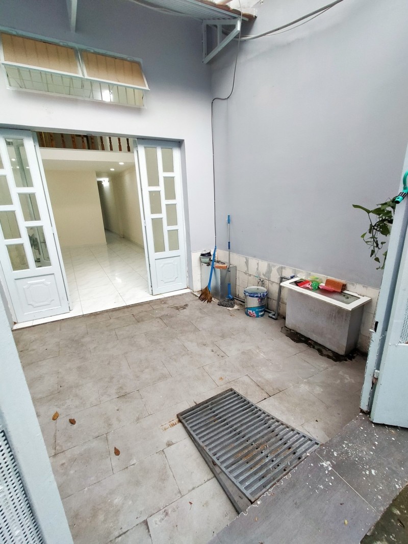 Bán nhà hẻm ô tô 72m2 2 tầng tiện xây mới 3pn Âu Dương Lân chỉ 6,9 tỷ