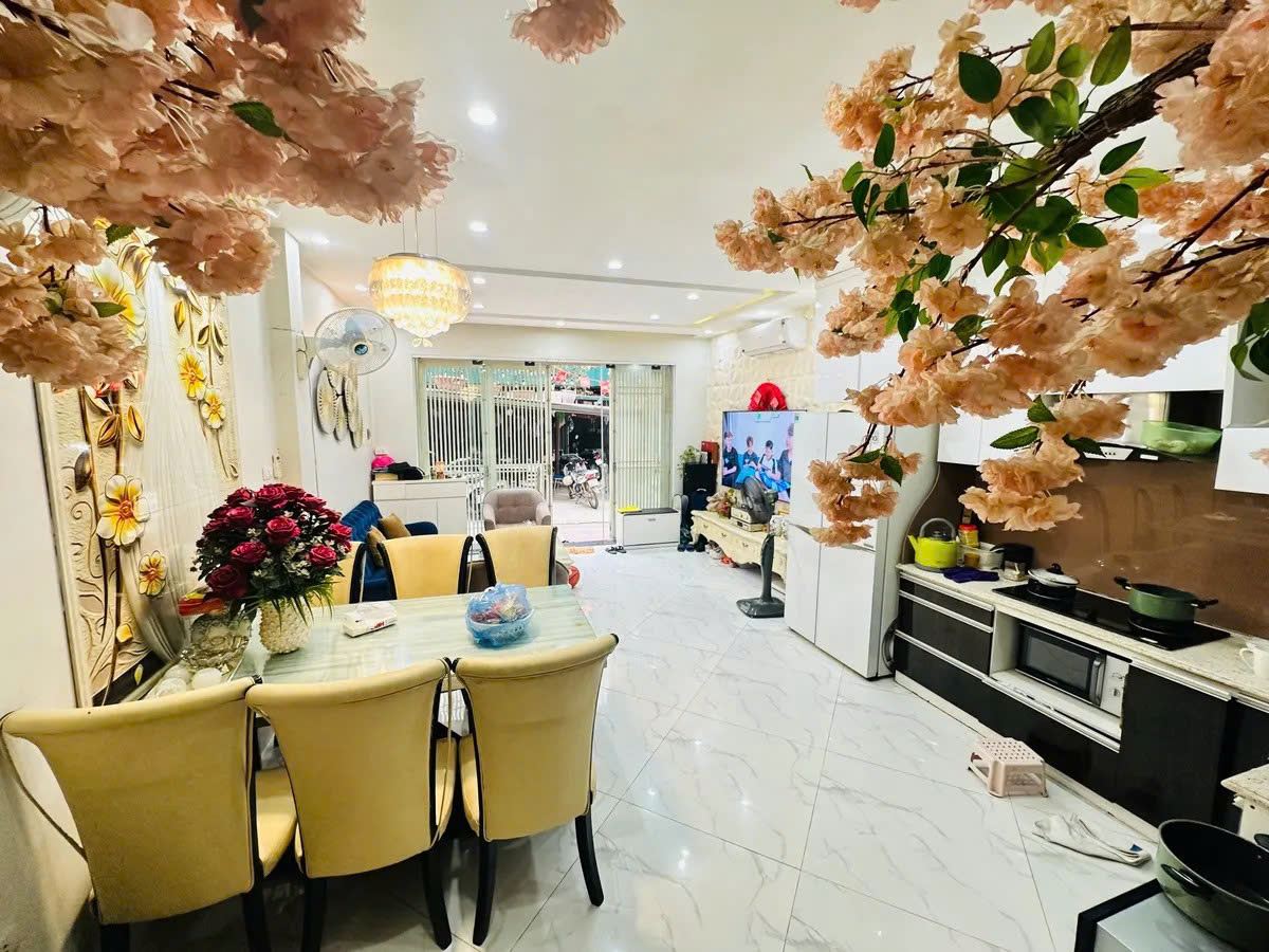 Bán nhà Ô Đồng Lầm, Đống Đa 41m Mặt tiền 4,5m View Hồ Ba Mẫu - Tiện ích đời sống cao