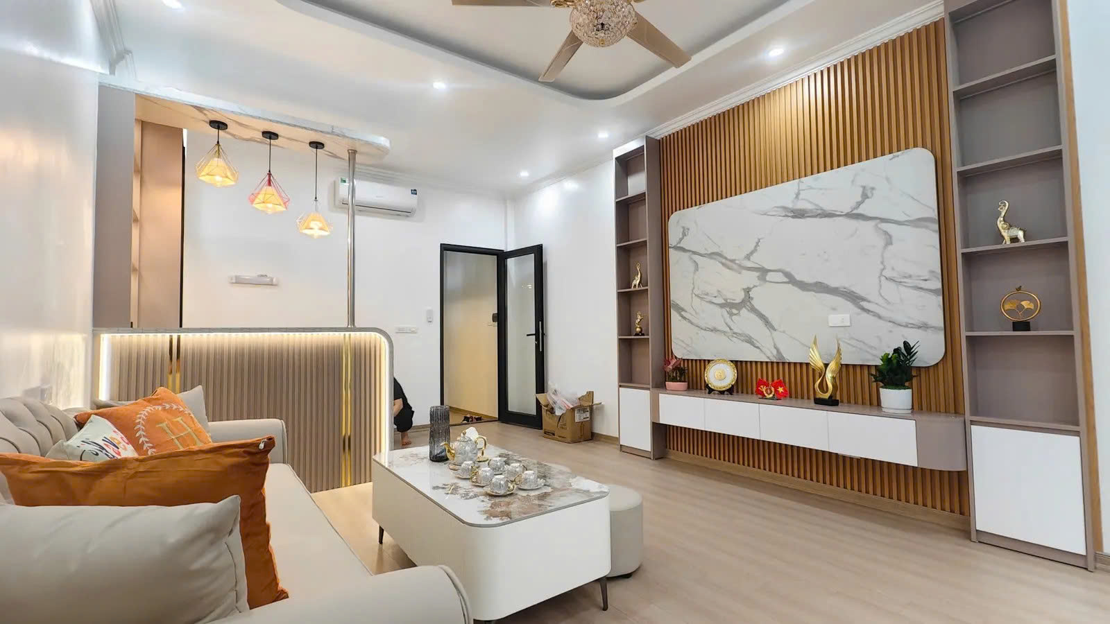 Nhà đẹp ở ngay Phố Thái Hà ô tô vào nhà Gần Trường Học Không Gian Lý Tưởng Cho Gia Đình.