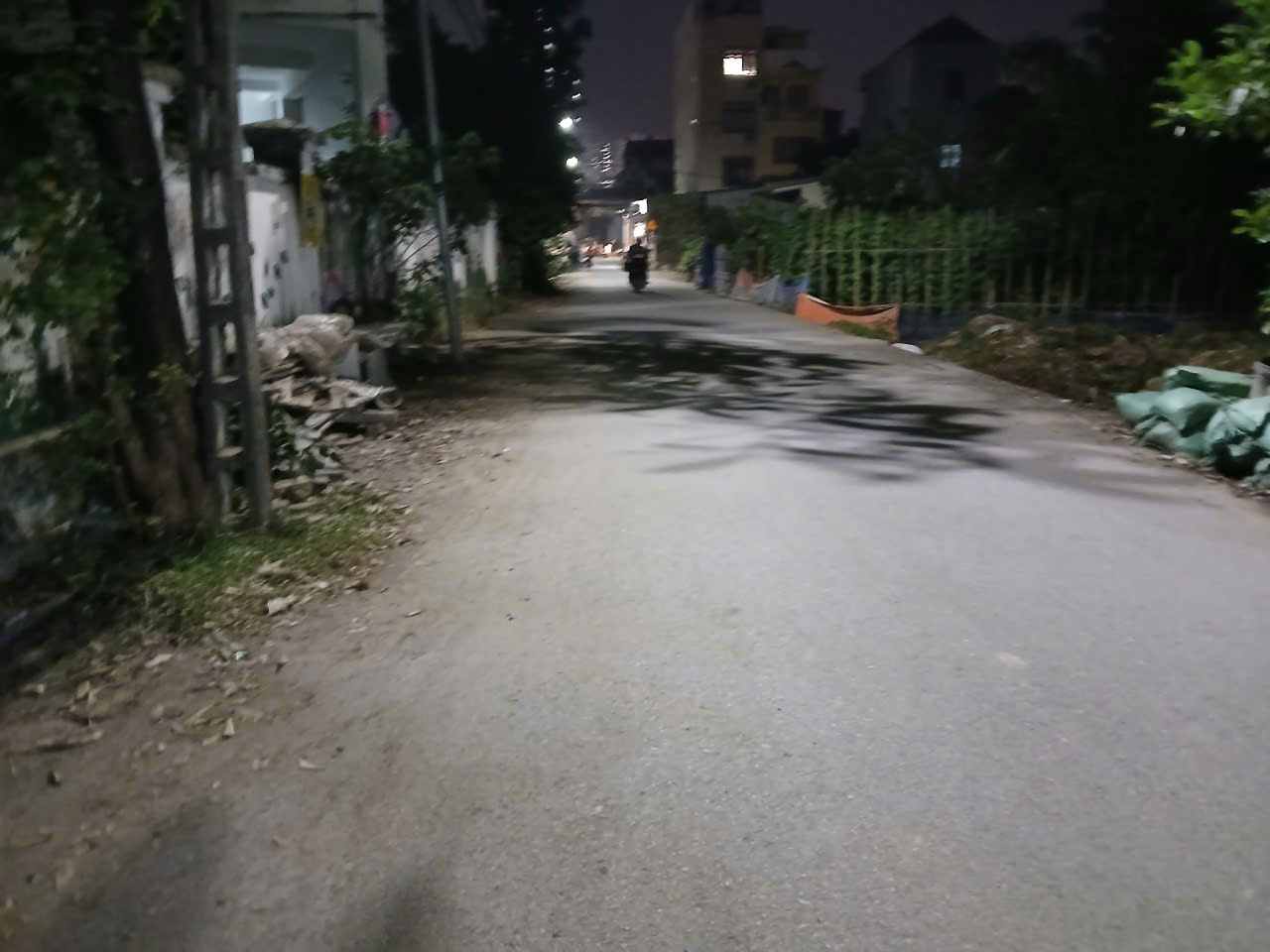 CC EM CẦN BÁN LÔ ĐẤT 60M Ở ĐỨC THƯỢNG. HOÀI ĐỨC. HÀ NỘI. ĐẤT NĂM TRONG KHU DÂN CƯ HIỆN HỮU. ĐÔG DÂN SÁT ỦY BAN-