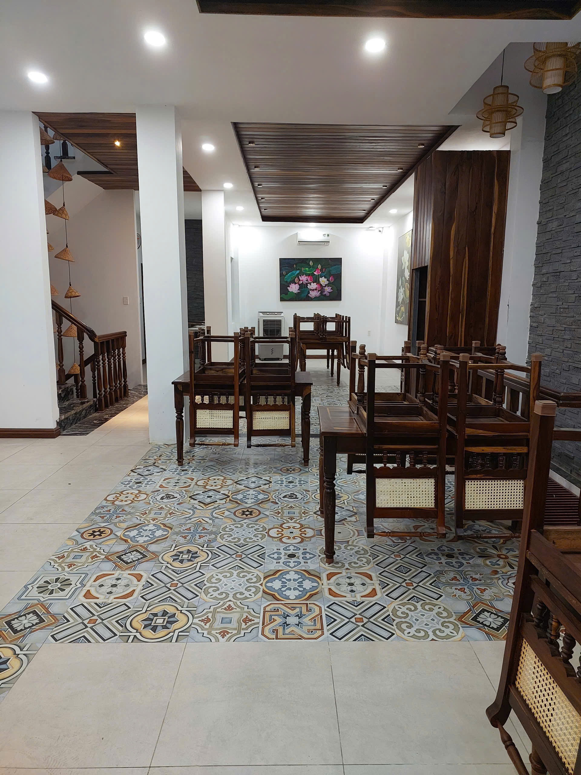 Bán nhà hẻm ô tô Sư Vạn Hạnh cách mặt tiền 1 căn nhà , phường bắc Nha Trang . Diện tích 140m ngang 8,15m Hiện trạng