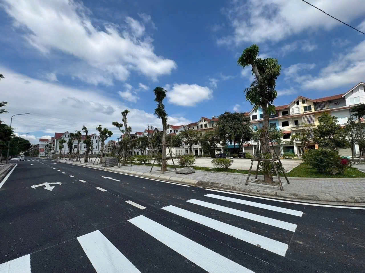 CHỈ HƠN 13XTY HƯỞNG TRỌN MỘT CĂN LIỀN KỀ 4 TẦNG CIENCO5- TRỤC CHÍNH 70M, VỊ TRÍ TRUNG TÂM ĐAN PHƯỢNG VÀ HOÀI ĐỨC .HÀ