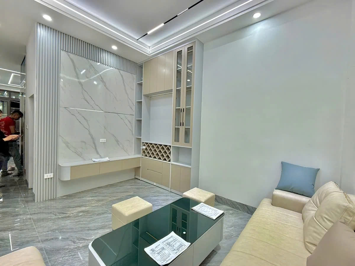 Bán Nhà Phân Lô – Ô Tô Đỗ Cửa – Thang Máy – Full Nội Thất – Ở Ngay – Trung Tâm Đống Đa