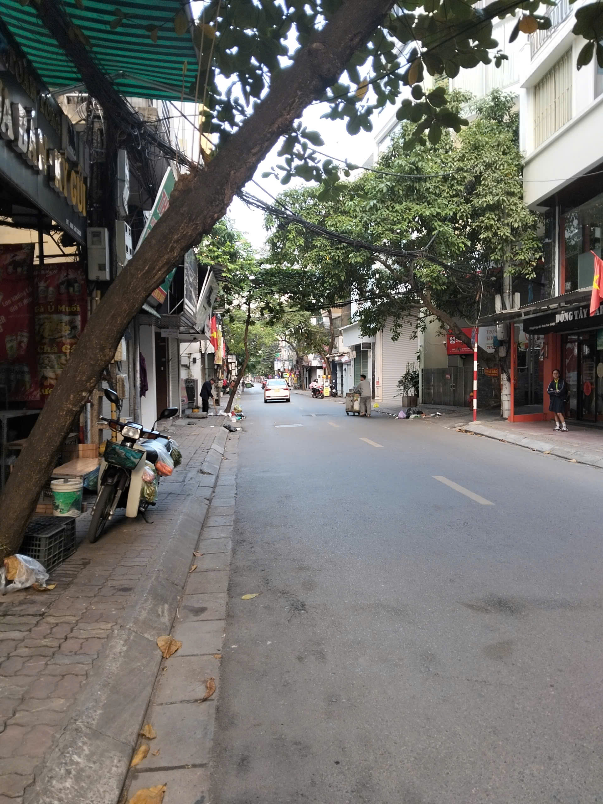 Bán Nhà Mặt Phố Hoàng Văn Thái 41m giá 18.5 Tỷ Bán Đất Tặng Nhà 3 Tầng