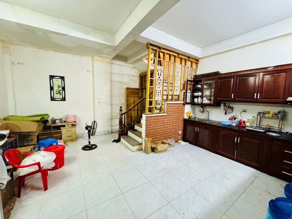 Bán 120M nam dư tặng nhà ô tô 45 chỗ dừng đỗ ngày đêm hoàng mai